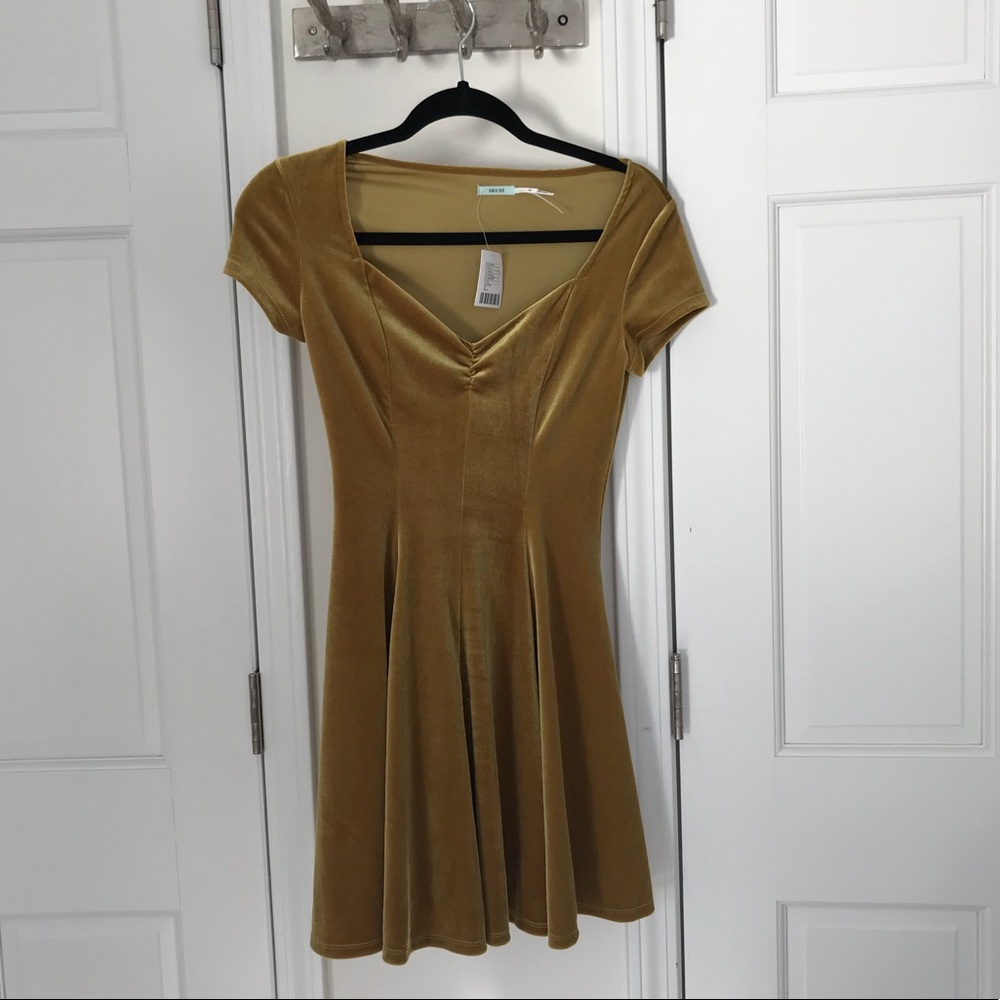 NEVER WORN URBAN OUTFITTERS GOLD VELVET DRESS